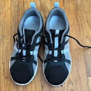 Vionic Radiant Sneakers GUC size 9 Womens